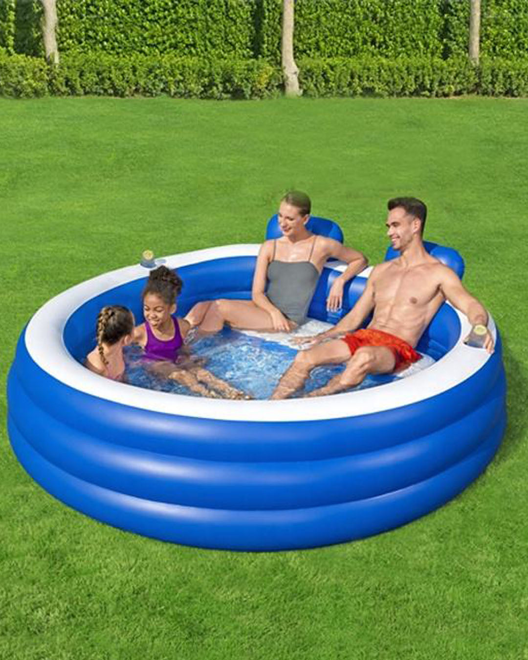 Splash Paradise Family Pool (7.7 x 7.2 x 31/2.31m x 2.19m x 79cm)